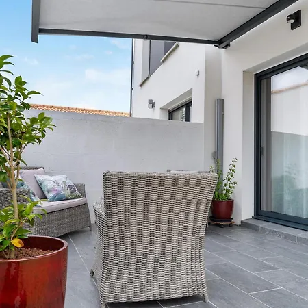 D'hotes - Marine Bed and Breakfast 3*