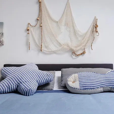 D'hotes - Marine Bed and Breakfast 3*