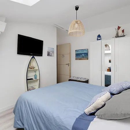 D'hotes - Marine Bed and Breakfast 3*